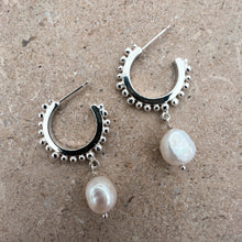 Load image into Gallery viewer, Solana Pearl Hoops