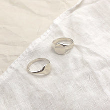 Load image into Gallery viewer, The Classic Signet