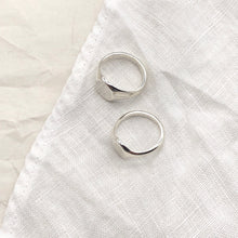 Load image into Gallery viewer, The Classic Signet