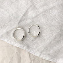 Load image into Gallery viewer, The Classic Signet